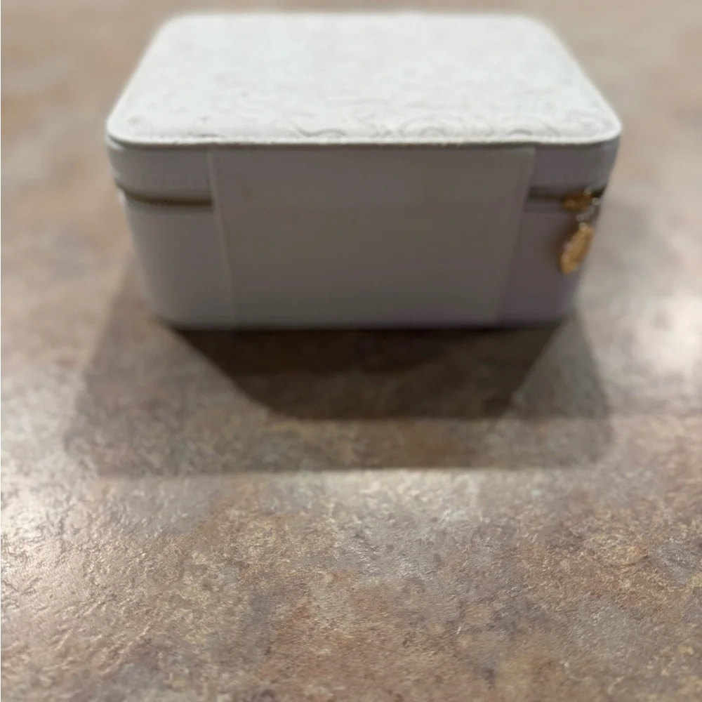 Pandora White Embossed Zip Jewelry Box Travel for Rings Bracelet and Necklace